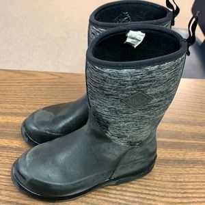 The Original Muck Boot Company Black Boots. Kids Size 2